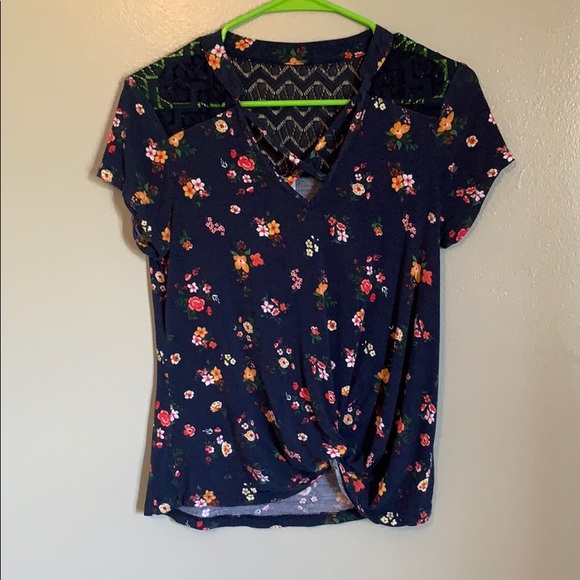 Floral Top - Picture 2 of 5